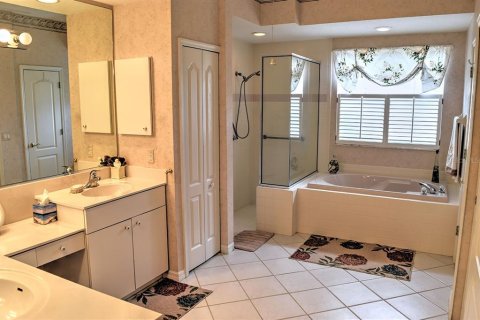 House in Sarasota, Florida 3 bedrooms, 219.81 sq.m. № 2291941 - photo 16