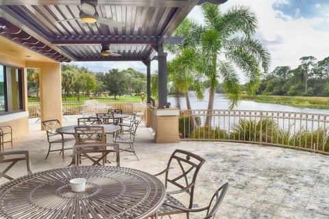 House in Sarasota, Florida 3 bedrooms, 219.81 sq.m. № 2291941 - photo 27
