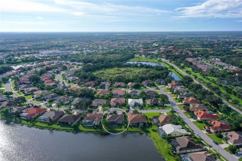 House in Sarasota, Florida 3 bedrooms, 219.81 sq.m. № 2291941 - photo 12