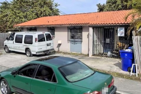 House in Miami, Florida 5 bedrooms, 192.12 sq.m. № 2042321 - photo 6