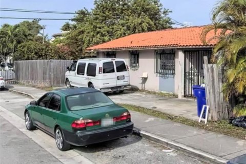 House in Miami, Florida 5 bedrooms, 192.12 sq.m. № 2042321 - photo 4