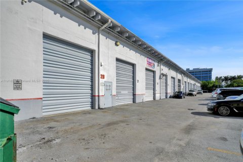 Купить коммерческую недвижимость в Майами, Флорида № 2034565 - фото 19