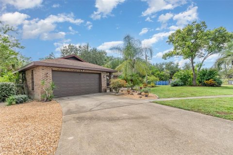 House in Osteen, Florida 3 bedrooms, 154.68 sq.m. № 1911323 - photo 3