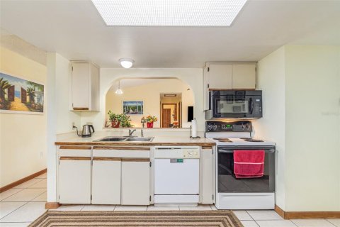 House in Osteen, Florida 3 bedrooms, 154.68 sq.m. № 1911323 - photo 11