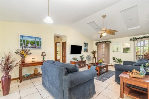 House in Osteen, Florida 3 bedrooms, 154.68 sq.m. № 1911323 - photo 6