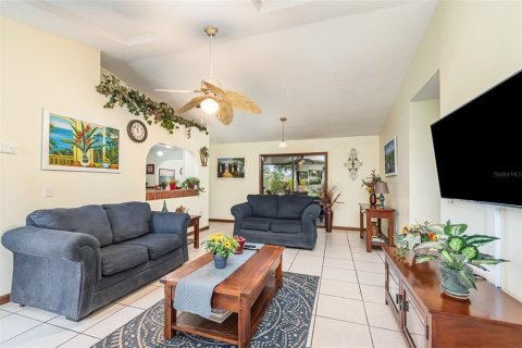 House in Osteen, Florida 3 bedrooms, 154.68 sq.m. № 1911323 - photo 8