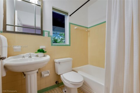 Villa ou maison à vendre à Coral Gables, Floride: 3 chambres, 212.56 m2 № 2066146 - photo 18