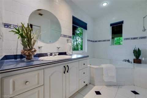 Villa ou maison à vendre à Coral Gables, Floride: 3 chambres, 212.56 m2 № 2066146 - photo 12