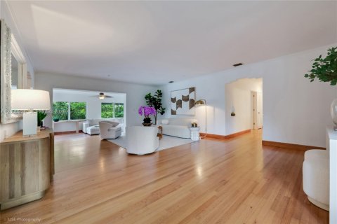 Villa ou maison à vendre à Coral Gables, Floride: 3 chambres, 212.56 m2 № 2066146 - photo 5