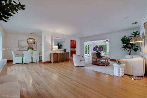 Villa ou maison à vendre à Coral Gables, Floride: 3 chambres, 212.56 m2 № 2066146 - photo 4