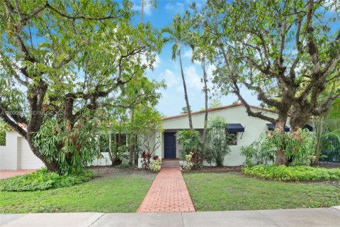 Villa ou maison à vendre à Coral Gables, Floride: 3 chambres, 212.56 m2 № 2066146 - photo 2