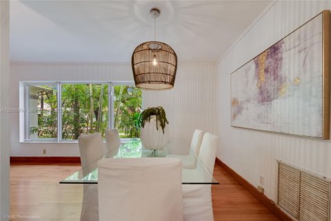 Villa ou maison à vendre à Coral Gables, Floride: 3 chambres, 212.56 m2 № 2066146 - photo 8