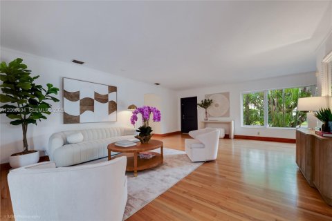 Villa ou maison à vendre à Coral Gables, Floride: 3 chambres, 212.56 m2 № 2066146 - photo 6