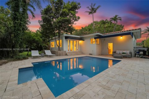 Villa ou maison à vendre à Coral Gables, Floride: 3 chambres, 212.56 m2 № 2066146 - photo 1