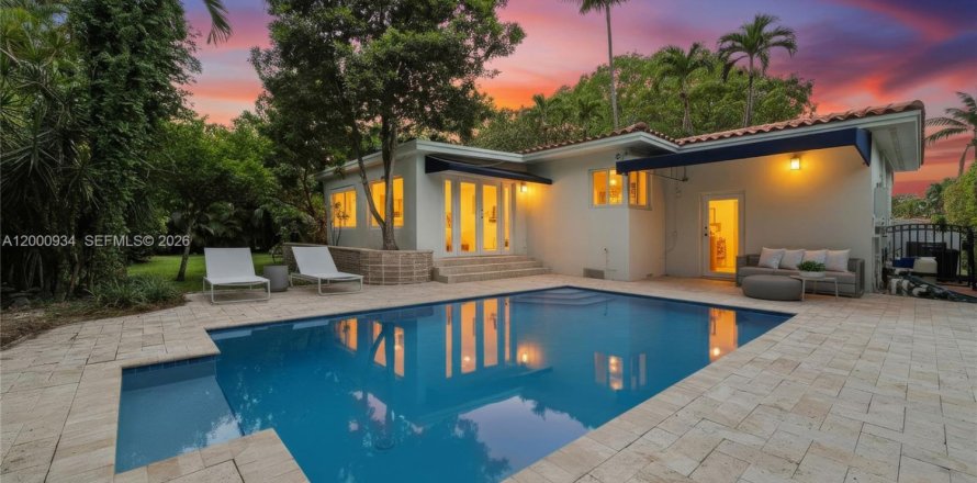 Villa ou maison à Coral Gables, Floride 3 chambres, 212.56 m2 № 2066146