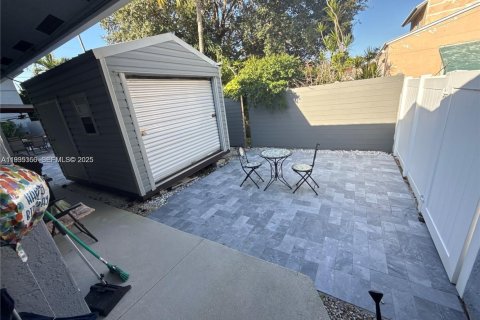 Commercial property in Hollywood, Florida 261.24 sq.m. № 1993550 - photo 10