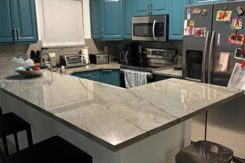 Commercial property in Hollywood, Florida 261.24 sq.m. № 1993550 - photo 11