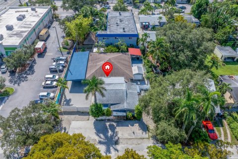 Commercial property in Hollywood, Florida 261.24 sq.m. № 1993550 - photo 24