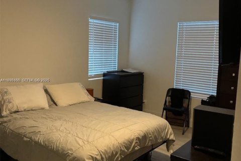 Commercial property in Hollywood, Florida 261.24 sq.m. № 1993550 - photo 13