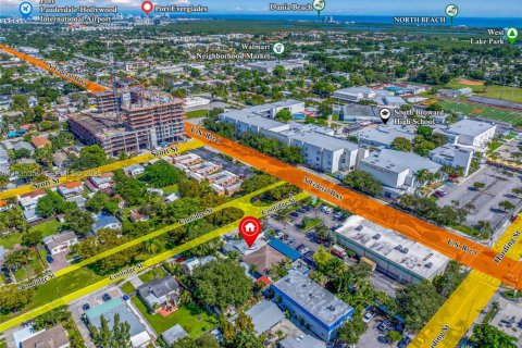 Commercial property in Hollywood, Florida 261.24 sq.m. № 1993550 - photo 30