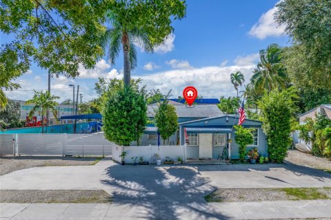 Commercial property in Hollywood, Florida 261.24 sq.m. № 1993550 - photo 5