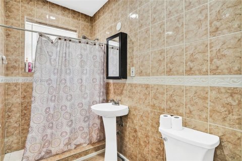 Propiedad comercial en venta en Miami Beach, Florida, 318.19 m2 № 2065274 - foto 12