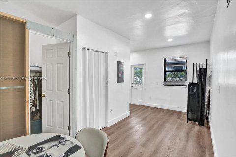 Propiedad comercial en venta en Miami Beach, Florida, 318.19 m2 № 2065274 - foto 11