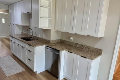 House in Port Orange, Florida 3 bedrooms, 77.48 sq.m. № 1900126 - photo 6