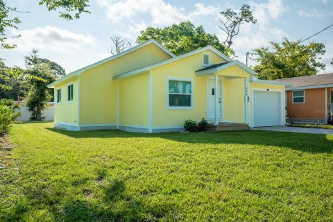 House in Port Orange, Florida 3 bedrooms, 77.48 sq.m. № 1900126 - photo 1
