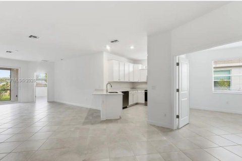 Casa en alquiler en Lehigh Acres, Florida, 3 dormitorios № 2076552 - foto 15