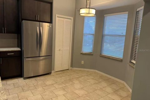 Casa en alquiler en Orlando, Florida, 5 dormitorios, 256.41 m2 № 1911744 - foto 3