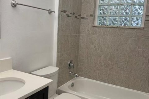 Casa en alquiler en Orlando, Florida, 5 dormitorios, 256.41 m2 № 1911744 - foto 9