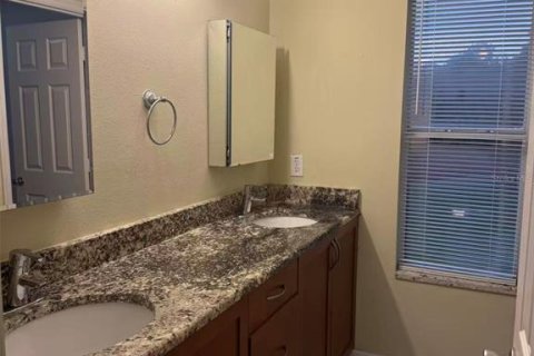 Casa en alquiler en Orlando, Florida, 5 dormitorios, 256.41 m2 № 1911744 - foto 19