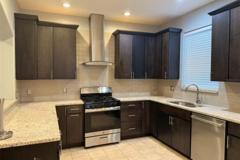 Casa en alquiler en Orlando, Florida, 5 dormitorios, 256.41 m2 № 1911744 - foto 4