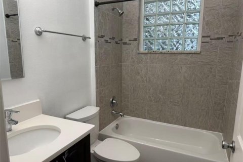 Casa en alquiler en Orlando, Florida, 5 dormitorios, 256.41 m2 № 1911744 - foto 8