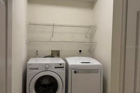 Casa en alquiler en Orlando, Florida, 5 dormitorios, 256.41 m2 № 1911744 - foto 12