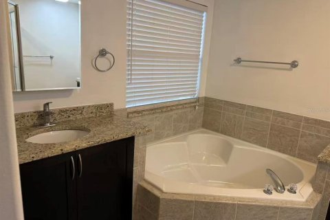 Casa en alquiler en Orlando, Florida, 5 dormitorios, 256.41 m2 № 1911744 - foto 18