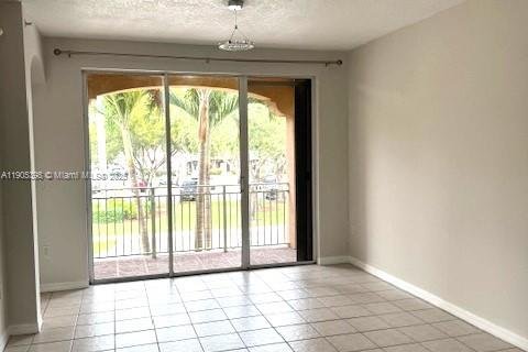 Снять в аренду квартиру в Дорал, Флорида 3 спальни, 118.08м2, № 1963732 - фото 12