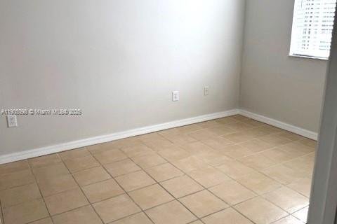 Снять в аренду квартиру в Дорал, Флорида 3 спальни, 118.08м2, № 1963732 - фото 20