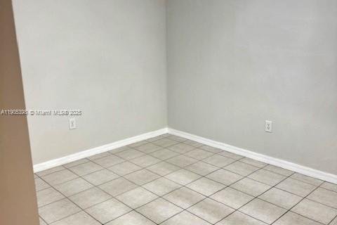 Снять в аренду квартиру в Дорал, Флорида 3 спальни, 118.08м2, № 1963732 - фото 11