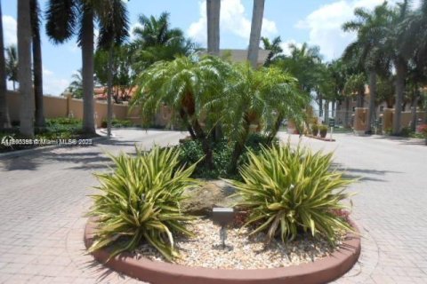 Снять в аренду квартиру в Дорал, Флорида 3 спальни, 118.08м2, № 1963732 - фото 24