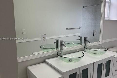Снять в аренду квартиру в Дорал, Флорида 3 спальни, 118.08м2, № 1963732 - фото 18