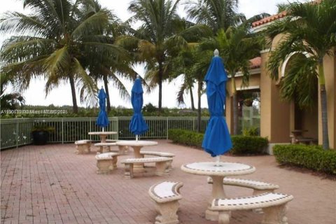 Снять в аренду квартиру в Дорал, Флорида 3 спальни, 118.08м2, № 1963732 - фото 25