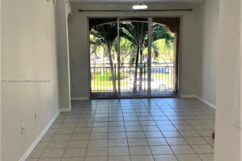 Снять в аренду квартиру в Дорал, Флорида 3 спальни, 118.08м2, № 1963732 - фото 5