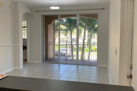 Снять в аренду квартиру в Дорал, Флорида 3 спальни, 118.08м2, № 1963732 - фото 6