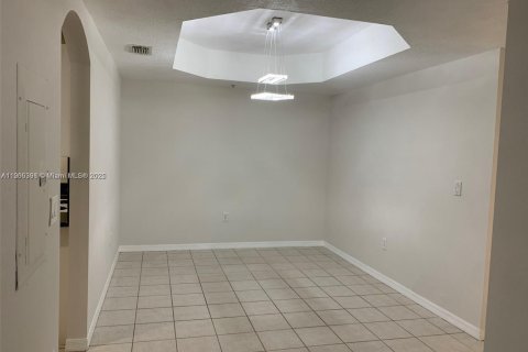 Снять в аренду квартиру в Дорал, Флорида 3 спальни, 118.08м2, № 1963732 - фото 4