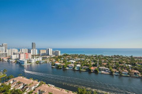 Condominio en venta en Aventura, Florida, 3 dormitorios, 245.26 m2 № 1864222 - foto 2