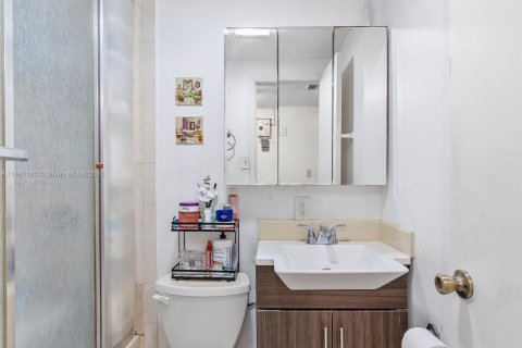 House in Miami, Florida 4 bedrooms, 161.37 sq.m. № 1375460 - photo 19