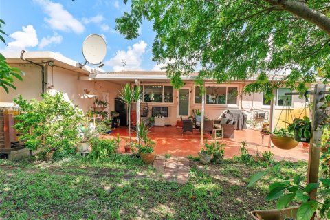 House in Miami, Florida 4 bedrooms, 161.37 sq.m. № 1375460 - photo 6