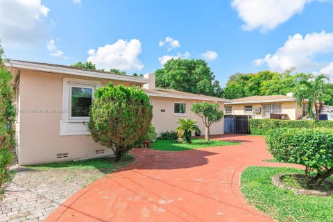 House in Miami, Florida 4 bedrooms, 161.37 sq.m. № 1375460 - photo 8